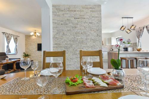 Villa Marinic With Private Pool , Zadar County