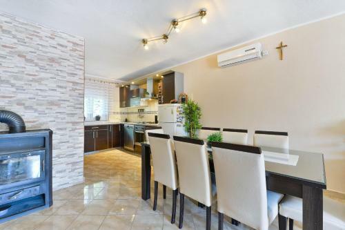 Holiday House Meri, 5+2, Benkovac