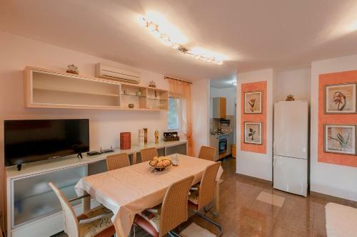 Palm Point Apartment