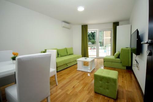 Holiday Apartments Petrovac