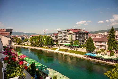 Seasons Hotel