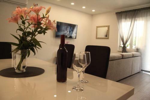 Apartments Holiday Ba?ka Voda