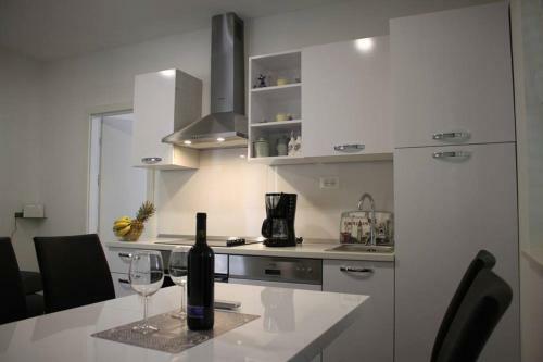 Apartments Holiday Ba?ka Voda
