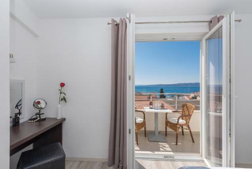 Bilin San Apartments