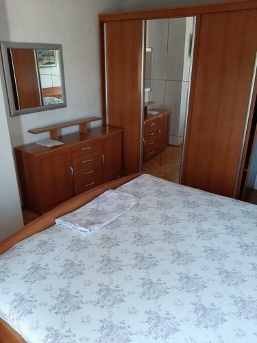 Hostal Rooms N&m