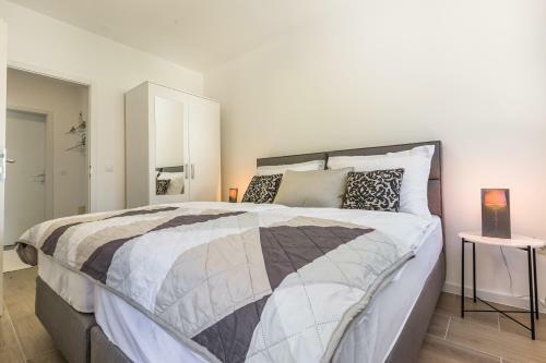 Luxury 2 Bedroom Apartment With Sea View