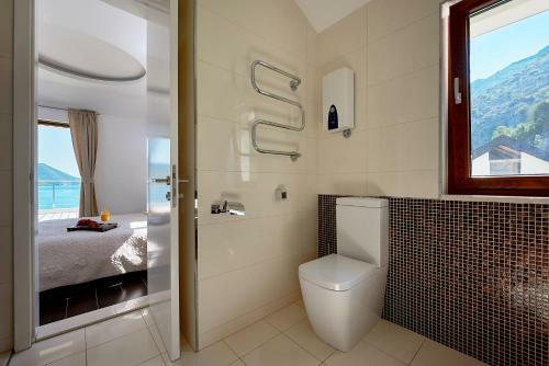 Boka Mia - Apartments With Pool, First Line