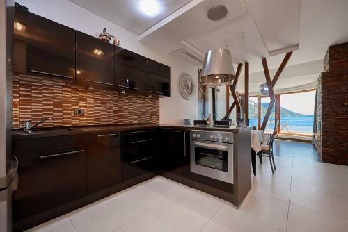 Boka Mia - Apartments With Pool, First Line