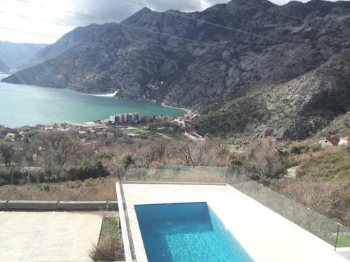Breathtaking Seaview Apartment With Pool!