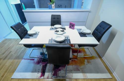 New Luxury "cube" Apartment