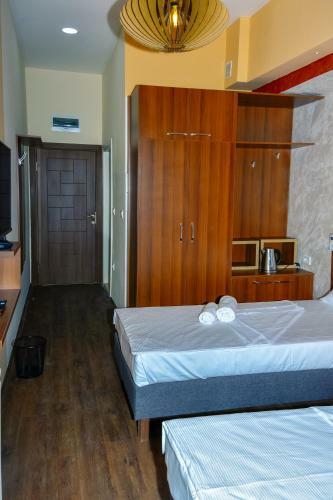 Hotel Story