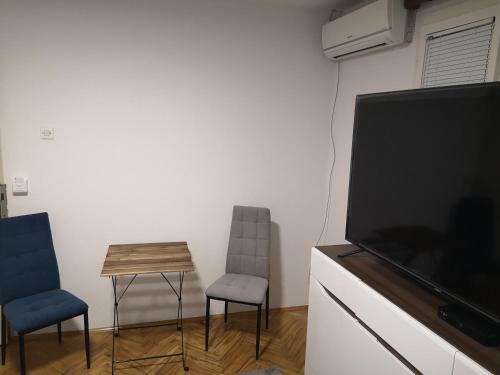 Hostal White Night