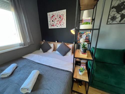Mickitos Studio Apartment Downtown