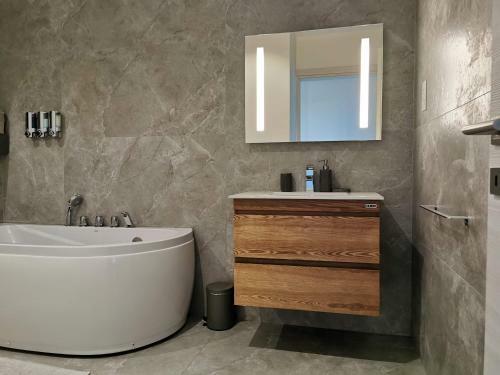 Duplex Maisonette With Heated P-pool And Jacuzzi