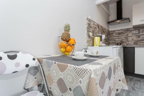 Hostal Studio Apartments & Room Gilda