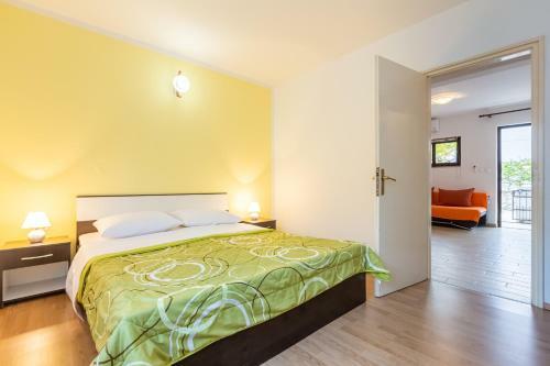 Apartments Sucur With Terrace