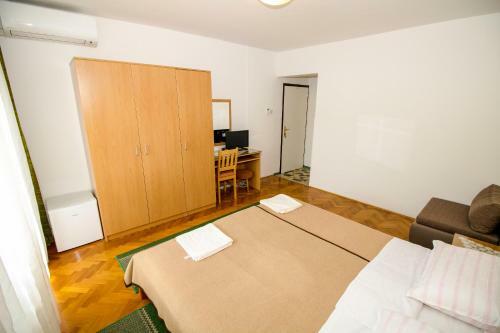 Hostal Rooms & Apartment Albina