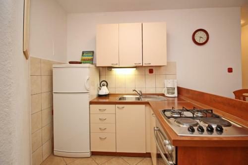 Hostal Apartments Alex