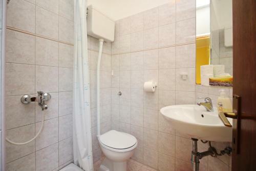 Hostal Apartments Alex