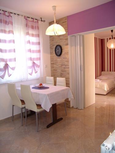 Apartments Lorena With Beautiful Garden