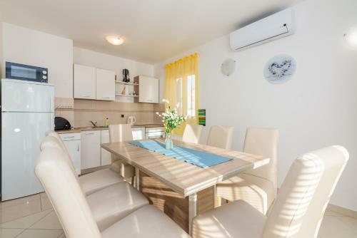 Apartment Mimoza 5, Baska, Krk