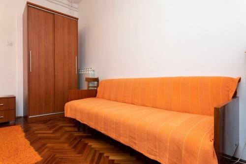 Hostal Rooms & Studio Apartment Mira