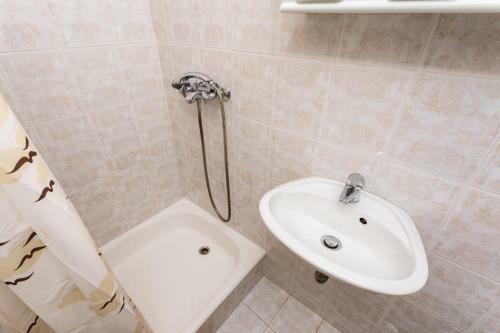 Hostal Rooms & Studio Apartment Mira