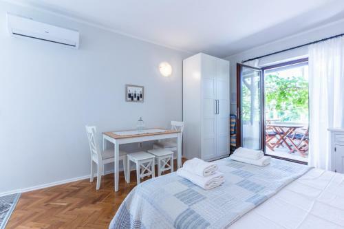 Apartments Vladan With Terrace