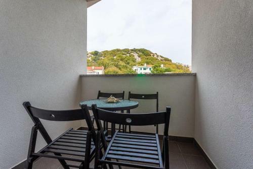 Apartment N6 D&d, Baska