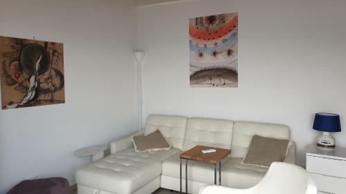 Apartment Artist`s House