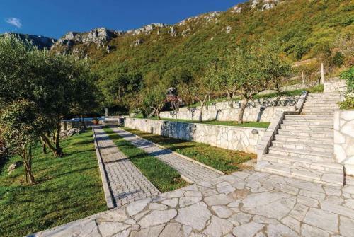 Villa Rose Garden