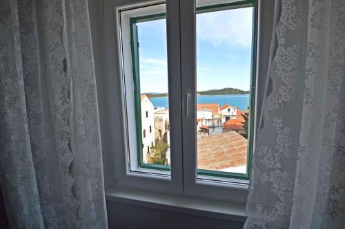 Apartment In Betina 37149