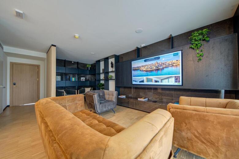 Land's End, Boutique Hotel