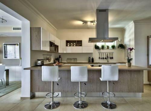 Luxury Apartment With Pool And Terrace, Top Location