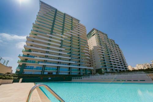 Luxury Apartment With Pool And Terrace, Top Location