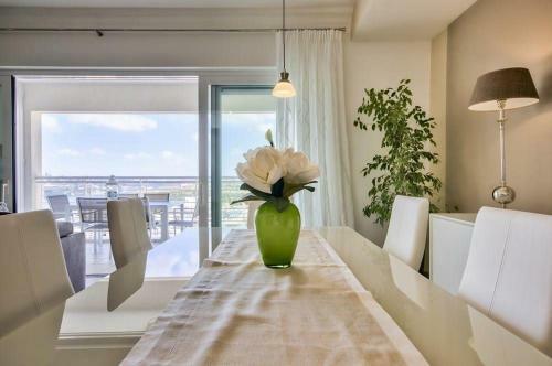 Luxury Apartment With Pool And Terrace, Top Location
