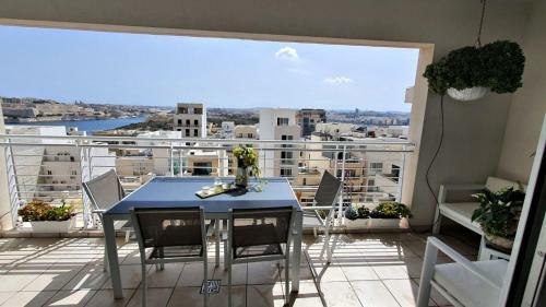 Luxury Apartment With Pool And Terrace, Top Location