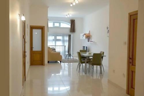 Luxurious Furnished Apartment In Sliema