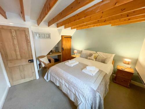 Bakestones - Central Location With Free Integral Private Parking