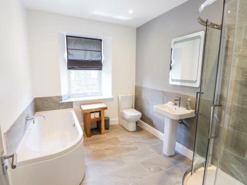 8 Waterhead Terrace