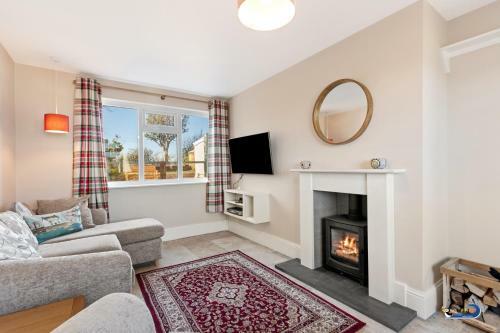 Summerhill Cottage - Log Burner, Countryside Views, Near Amroth