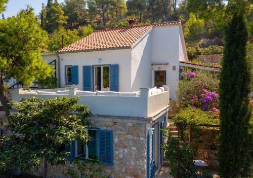 Summer House For An Intimate Holidays