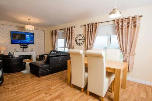 Tranquil Luxury Two Bedroom Apartment At The Beach
