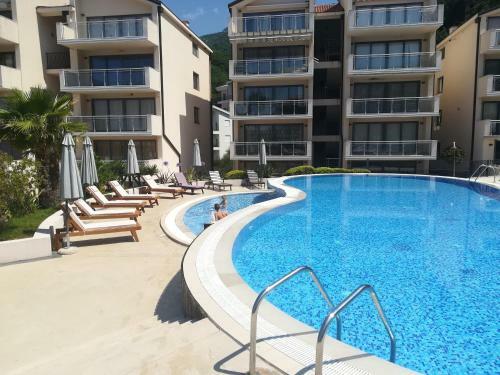 Blue Horizon Lux Apartment With Pool