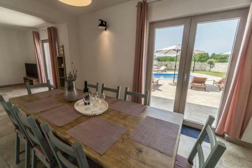 Beautiful, Modern Villa Flegar With A Private Pool
