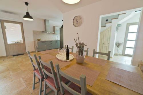 Beautiful, Modern Villa Flegar With A Private Pool