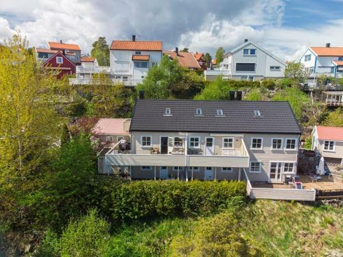 Sentralt Rekkehus Med Solrik Veranda!