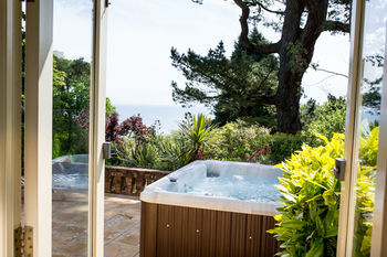 Orestone Manor Hotel