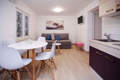 Apartment In Biograd Na Moru 34950