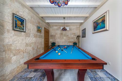 Villa Perina Biograd, Something Completely Different